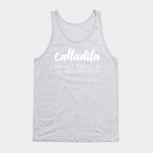 Calladita Me Veo Mas Feita - white letter design Tank Top